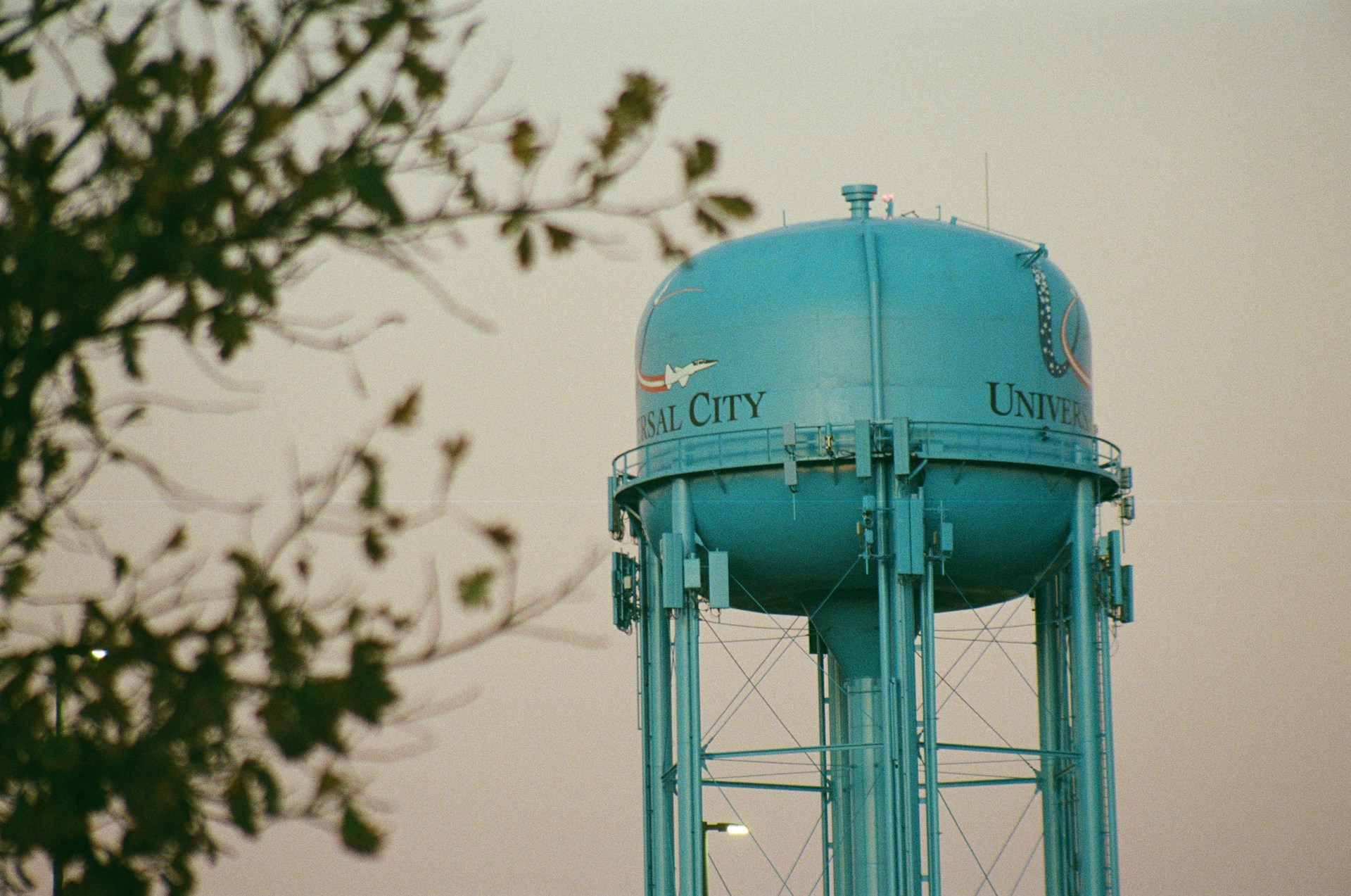 noah-martinez-jIXSD48v9Po-unsplash Water Tank Cleaning